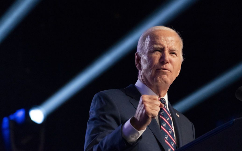 Vorher Biden wird während der Wahlen weniger über die Ukraine sprechen – Politico >Präsident <strong>Joe Biden</strong>wird weniger über die Ukraine sprechen, um die Wähler vor den bevorstehenden US-Wahlen zu besänftigen.</p>
<p>Politico schreibt darüber.</p>
<p>Laut Journalisten , Der Kongress hat eine 60-Milliarden-Dollar-Hilfe für Kiew genehmigt, was ein großer außenpolitischer Sieg für Biden ist. Allerdings machen sich viele Amerikaner vor allem die wirtschaftlichen Probleme in den USA Sorgen. Sie sind es, die die Demokraten für sich gewinnen wollen.</p>
<p>Zentraler Bestandteil von Bidens Wahlkampf werde die Sache der Demokratie sein, heißt es in der Publikation: vom Krieg in der Ukraine bis zum Thema Abtreibung, Bildung und Waffen in den Vereinigten Staaten.</p>
<p> In dem Material heißt es, dass eine kontinuierliche PR zur Stärkung der Unterstützung für die Ukraine „nicht zu erwarten“ sei. Darüber hinaus war dies kein so „dringendes Problem“ mehr, als der Kongress beschloss, Kiew zu helfen, wie ein ungenannter Beamter des Weißen Hauses sagte.</p>
<p>Wir erinnern uns daran, dass US-Präsident Joe Biden und der ehemalige Chef des Weißen Hauses Donald Trump erhielt von seinen Parteien die erforderliche Stimmenzahl an Delegierten, die für Wahlen nominiert werden konnten. 48 % der Wähler sind bereit, für Trump zu stimmen, 43 % für Biden.</p>
<h4>Verwandte Themen:</h4>
<p>Weitere Nachrichten</p>
<!-- relpost-thumb-wrapper --><div class=