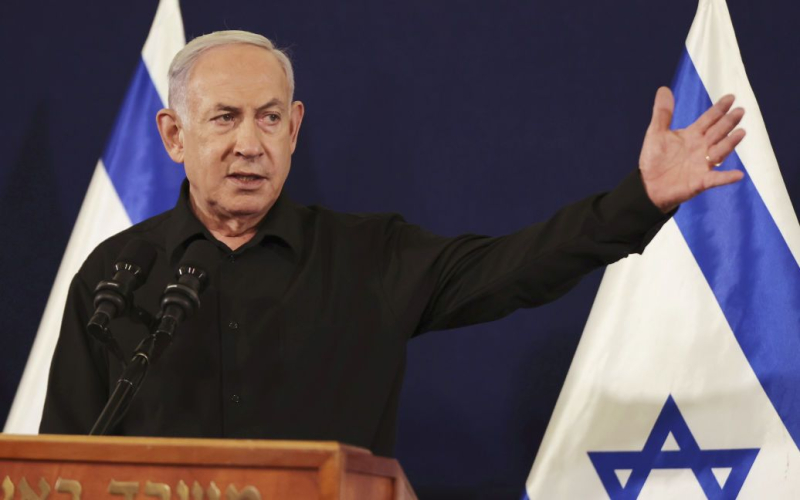 Israelischer Premierminister sagte: „Wenn der Krieg gegen die Hamas endet“, p>Israel wird seine Militäroperation im Gazastreifen gegen die palästinensische Hamas-Bewegung erst abschließen, wenn es alle beabsichtigten Ziele erreicht hat. Die Forderung der Militanten, den Krieg im Austausch für die Freilassung von Geiseln zu beenden, ist inakzeptabel.</p>
<p>Der israelische Ministerpräsident Benjamin Netanyahu erklärte dies am Sonntag, dem 5. Mai, in einer Videobotschaft, berichtet The Times of Israel.</p>
<p>„Israel kann dem nicht zustimmen. Wir sind nicht bereit, eine Situation zu akzeptieren, in der Hamas-Bataillone abziehen.“ Sie werden aus ihren Bunkern heraus die Kontrolle über Gaza zurückerobern, ihre militärische Infrastruktur wieder aufbauen und wieder israelische Bürger in umliegenden Gemeinden, in Städten im Süden und in allen Ecken des Landes bedrohen“, wird er in der Veröffentlichung zitiert.</p>
<p>< p>Netanjahu bezeichnete die Forderung der Hamas, die Militäroperation zur Herstellung eines Waffenstillstands im Gazastreifen und zur Freilassung der Geiseln endgültig zu stoppen, als „Kapitulation“ und versicherte, dass die israelische Armee im Gazastreifen „weiterkämpfen wird, bis die Ziele erreicht sind“.</p >
<p>Ihm zufolge stimmte er den Forderungen der palästinensischen Bewegung zu, Israel werde nur den Beginn eines neuen Konflikts beschleunigen und „der Hamas erlauben, in Zukunft weitere Massaker zu verüben.“</p>
<p>Der Premierminister Der Minister betonte, dass Israel immer noch offen für eine Einigung sei, die Hamas jedoch „auf ihren Positionen bleibt“.</p>
<p>Die Veröffentlichung erinnerte daran, dass sich Beamte aus den Vereinigten Staaten, Katar und Ägypten in Kairo aufhielten, wo auch Vertreter der Hamas eintrafen . Der israelische Premierminister beschloss, keine Delegation zu den Verhandlungen zu entsenden.</p>
<p>Wir erinnern daran, dass die israelischen Behörden zuvor erklärt hatten, sie seien bereit, ihre Pläne für eine Bodenoperation in der im Süden gelegenen Stadt Rafah zu überdenken des Gazastreifens im Rahmen der Verhandlungen mit der Hamas über die Freilassung der Geiseln. Gleichzeitig beharrt Israel darauf, dass es nicht beabsichtigt, den Krieg vollständig zu beenden, wie die Hamas fordert.</p>
<h4>Verwandte Themen:</h4>
<p>Weitere Nachrichten</p>
<!-- relpost-thumb-wrapper --><div class=