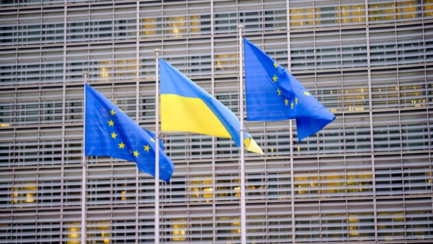 Die Europäische Kommission unterstützte den Beginn der Verhandlungen über den EU-Beitritt der Ukraine: Was ist bekannt?“ /></p>
<p>Die Europäische Kommission hat eine positive mündliche Bewertung des Fortschritts der europäischen Integrationsreformen der Ukraine und Moldawiens abgegeben, die im Novemberbericht über die EU-Erweiterung dargelegt wurde.</p>
<p>Dies wurde bestätigt bei einem Briefing der Pressesprecherin der Europäischen Kommission, Ana Pisonero.</p>
<p>Sie erklärte, dass die Europäische Kommission bestätigt habe, dass die Ukraine die Voraussetzungen für die Durchführung von Reformen erfüllt habe, die für die Aufnahme von Beitrittsverhandlungen zur Europäischen Kommission erforderlich seien Union.</p>
<p>Ich schaue gerade </p>
<blockquote>
<p>— Wir glauben, dass alle Schritte von beiden Ländern abgeschlossen wurden. Jetzt liegt es an den Mitgliedsstaaten — Setzen Sie die Diskussion über die nächsten Schritte fort. Sie werden den Rahmen der Verhandlungen akzeptieren müssen, — Sie stellte fest.</p>
</blockquote>
<p>Laut Pisonero hat Kiew in bestimmten Bereichen die erforderlichen Kriterien erreicht — Antikorruption, Kontrolle der politischen Lobbyarbeit, Transparenz der Beamten und im Bereich der Gewährleistung der Rechte nationaler Minderheiten.</p>
<p>Laut Financial Times will die Europäische Kommission den Verhandlungsprozess bis Ende Juni einleiten, da die EU-Ratspräsidentschaft am 1. Juli an Ungarn übergeht.</p>
<h2>Shmygal über die EG Entscheidung</h2>
<p>Der Premierminister reagierte auf die Nachricht – Minister der Ukraine Denis Shmygal. Er bedankte sich für die positive Bewertung unserer europäischen Integrationsfortschritte.</p>
<p>In der angekündigten Schlussfolgerung der EG heißt es, dass die Ukraine ihre systematischen Bemühungen um einen Beitritt zur EU fortsetzt und alle vier zusätzlichen Reformschritte abgeschlossen hat.</p>
<p >& #8212; Jetzt erwarten wir von unseren europäischen Partnern den nächsten Schritt — der Beginn der Verhandlungen über die EU-Mitgliedschaft in diesem Monat, — bemerkte der Premierminister.</p>
<p>Im Mai berichtete Politico unter Berufung auf Quellen, dass europäische Beamte versuchen, am 25. Juni offizielle Verhandlungen über den EU-Beitritt der Ukraine aufzunehmen. Es wurde berichtet, dass Brüssel und Kiew intensive Verhandlungen mit Budapest führen, um die Probleme der ungarischen Minderheiten in der Ukraine zu lösen.</p>
</p></p>
<!-- relpost-thumb-wrapper --><div class=