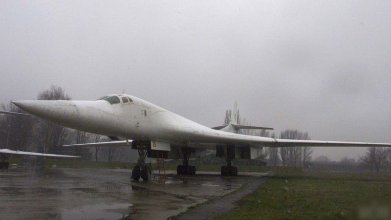 Tu-160: welche Raketen es trägt, Flugreichweite, Preis und technische Eigenschaften des Bombers