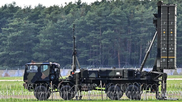Zerstört effektiv feindliche Flugzeuge und Raketen: Was ist über die Fähigkeiten und Eigenschaften des SAMP bekannt/T-Luftverteidigungssystem“/></p>
<p>Italien bereitet den Transfer des zweiten SAMP/T-Flugabwehrraketensystems, auch bekannt als Mamba, in die Ukraine vor.</p>
<p>ICTV Facts erfuhr, was es ist über die SAMP/T-Raketensysteme und ihre technischen Eigenschaften und Merkmale bekannt.</p>
<h2>Was über die SAMP/T-Luftverteidigungssysteme bekannt ist</h2>
<p>Dies ist ein bodengestütztes System zum Schutz das Territorium vor Bedrohungen aus der Luft (Flugzeuge oder Marschflugkörper) zu schützen. Darüber hinaus handelt es sich um ein einheitliches europäisches Verteidigungssystem mit antiballistischen Fähigkeiten.</p>
<p>Jetzt beobachten </p>
<p>Dieses Flugabwehrraketensystem wurde vom europäischen Konsortium Eurosam entwickelt, das aus MBDA Italien, MBDA Frankreich und Thales besteht.</p>
<p>SAMP/T-Luftverteidigungssysteme sind nach umfassenden Tests in Frankreich, Italien und Singapur im Einsatz 2006. Es ist bekannt, dass das Flugabwehrraketensystem auf <strong>Astra/Iveco- und Renault-Radfahrgestellen</strong></p>
<p><p> installiert ist<img decoding=