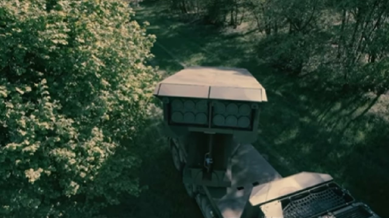 Trifft Ziele bei a Distanz von bis zu 400 km: Deutschland und die USA stellten ein neues MLRS GMARS vor“ /></p>
<p><img decoding=