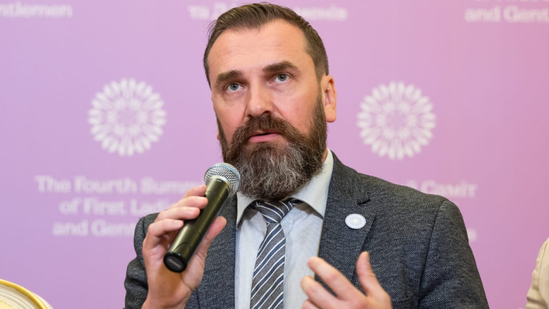 Der vierte Gipfel der First Ladies und Gentlemen, der sich der Kindersicherheit widmet, wird stattfinden fand im Herbst in Kiew statt“ /></p 

<p><img decoding=