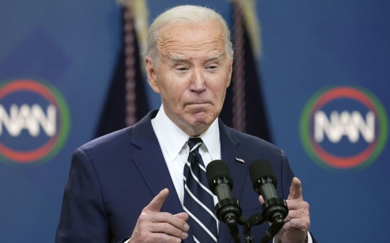 Biden kommentierte die Gerichtsentscheidung am Trump“ /></p>
<p><strong>Biden glaubt, dass eine solche Gerichtsentscheidung erneut das „amerikanische Prinzip“ bestätigt.</strong></p>
<p>US-Präsident Joe Biden kommentierte<strong >die Gerichtsentscheidung</strong>Die Jury befand den Chef des Weißen Hauses, Donald Trump, eines Strafverfahrens wegen Fälschung von Geschäftsdokumenten am Vorabend der Präsidentschaftswahl 2016 für schuldig.</p>
<p>Auf einer Pressekonferenz sagte Biden <strong >sagte</strong>, dass eine solche Gerichtsentscheidung immer noch „den amerikanischen Grundsatz bekräftige, dass niemand über dem Gesetz stehe.“</p>
<p>„Der amerikanische Grundsatz, dass niemand über dem Gesetz steht, wurde bekräftigt.“ sagte Biden.</p>
<p>Darüber hinaus erinnerte Biden daran, dass dem Ex-Präsidenten jede Gelegenheit zur Rechtsverteidigung vor Gericht gegeben wurde.</p>
<p>„Donald Trump hatte jede Gelegenheit, sich zu verteidigen, das war ein staatlicher Fall, kein Bundesfall. „Zwölf Bürger, zwölf Amerikaner, zwölf Menschen wie Sie haben ihm zugehört“, sagte der amerikanische Staatschef.</p>
<p>Biden erinnerte auch daran, dass die Jury sich alle Argumente angehört hatte und nach sorgfältiger Beratung zu einem einstimmigen Urteil kam über Trumps Schuld in allen Punkten.</p>
<p>Biden fügte außerdem hinzu, dass es „rücksichtslos und riskant“ sowie „unverantwortlich“ sei zu sagen, dass die Entscheidung manipuliert worden sei.</p>
<p>“ Es ist rücksichtslos und gefährlich, es ist unverantwortlich, wenn jemand sagt, seine Entscheidung sei manipuliert, nur weil ihm das Urteil nicht gefällt“, sagte der US-Präsident.</p>
<p>Erinnern Sie sich daran, dass dies bereits früher berichtet wurde<strong >Trump hat einen Berater für den Fall ausgewählt, dass er ins Weiße Haus zurückkehrt.</p>
<p>Darüber hinaus haben wir bereits zuvor darüber informiert, dass <strong>US-Präsident Trump in einem Strafverfahren für schuldig befunden wurde</strong> .</p>
<h4>Ähnliche Themen:</h4>
<p> Weitere Neuigkeiten</p>
<!-- relpost-thumb-wrapper --><div class=