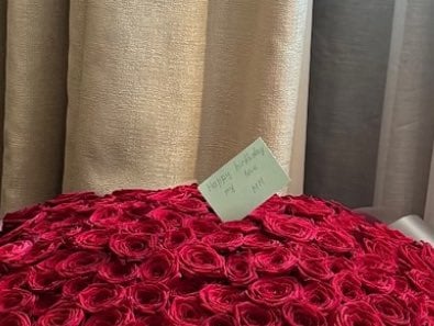 Schickte eine Nachricht und einen Blumenstrauß nach Moskau: Mudrik geriet in einen Skandal, weil eines russischen Modells“/></p>
<p>Mikhail selbst machte keine Werbung für sein Privatleben und seine mögliche Beziehung zu Gracheva. Allerdings hat er die Seite der russischen Frau abonniert und erhält von Zeit zu Zeit ihre Veröffentlichungen.</p>
<p>In sozialen Netzwerken reagierten die Ukrainer negativ auf die Nachricht über die mögliche Blumensendung eines Fußballspielers der ukrainischen Nationalmannschaft nach Moskau.</p>
<p><p><img decoding=