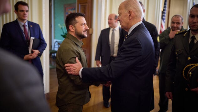 Biden entschuldigte sich bei Selenskyj für die monatelange Verzögerung der militärischen Hilfslieferungen