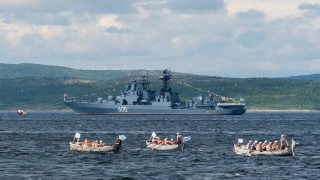 Ein großes U-Boot-Abwehrschiff Admiral Lewtschenko hat in der Russischen Föderation Feuer gefangen