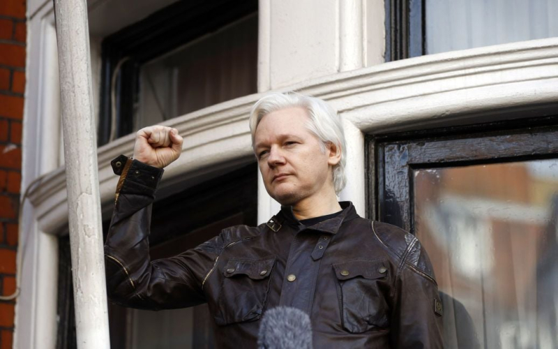 &quot „Offengelegte Militärgeheimnisse“: Journalist Julian Assange wurde aus dem Gefängnis entlassen“ /></p>
<p><strong>Er verbüßte seine Strafe unter einem harten Regime.</strong></p>
<p>Ein österreichischer Journalist war Julian Assange, der fünf Jahre unter strengem Regime verbrachte, wurde im Vereinigten Königreich aus dem Gefängnis entlassen. Ihm wurden Vergewaltigung, zweifacher sexueller Übergriff und „rechtswidrige Nötigung“ vorgeworfen.</p>
<p>BILD schreibt darüber.</p>
<p>Wie bereits erwähnt, wurde die Entlassung aus dem Gefängnis wahrscheinlich möglich, nachdem Assange einen Deal abgeschlossen hatte mit der Untersuchung. Zu diesem Zeitpunkt hatte er sieben Jahre in Isolation in der ecuadorianischen Botschaft in London und fünf Jahre in einem Hochsicherheitsgefängnis verbracht.</p>
<p>„Er soll vor einem Bundesgericht auf den Marianen, einem US-Territorium, erscheinen im Pazifischen Ozean. Gerichtsakten zufolge muss er sich der Offenlegung von Militärgeheimnissen schuldig bekennen. Das US-Gericht könnte ihn zu 62 Monaten Gefängnis verurteilen, die er bereits in Großbritannien abgesessen hat. Dies wird es Assange ermöglichen, in seine Heimat Australien zurückzukehren“, heißt es in der Veröffentlichung.</p>
<p>Erinnern Sie sich daran, dass Schoigu und Gerassimow auf die internationale Fahndungsliste gesetzt wurden.</p>
<h4>Ähnliche Themen:</h4 >Weitere Neuigkeiten</p>
<!-- relpost-thumb-wrapper --><div class=