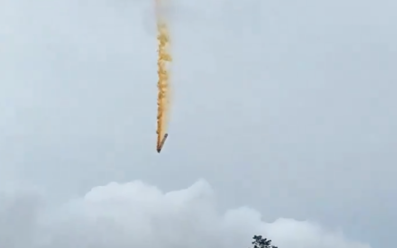 In China stürzte ein Teil einer Trägerrakete in der Nähe eines Wohngebiets ab: Video