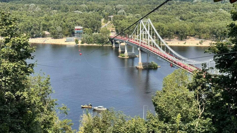 In Kiew brach das Kabel der Seilbahn über den Dnjepr: alles, was bekannt ist