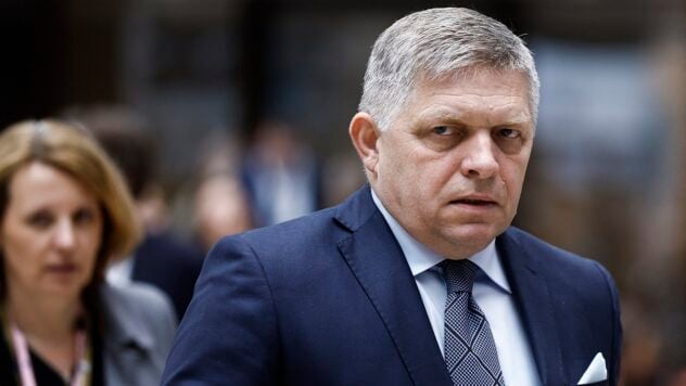 Fico trat nach dem Attentat zum ersten Mal in der Öffentlichkeit auf und lobte Orban für seine Besuche bei Kiew und Moskau“ /> </p>
<p>Der slowakische Premierminister Robert Fico sprach zum ersten Mal nach dem Attentat mit der Öffentlichkeit. Während seiner Rede erwähnte er den ungarischen Ministerpräsidenten Viktor Orban und lobte ihn für seine Besuche in Kiew und Moskau.</p>
<p>Dies berichtete die Associated Press.</p>
<h2>Fico lobte Orban für seine Besuche nach Kiew und Moskau< /h2> </p>
<p>Fico sprach auf der Bühne bei einem Abendtreffen anlässlich des Tages der Heiligen Cyril und Methodius, einem Feiertag in der Slowakei. Es wird angemerkt, dass die Menschen ihm stehende Ovationen spendeten, als er auf der Burg Devin in Bratislava ankam.</p>
<p>Jetzt zuschauen </p>
<p>Während seiner Rede kritisierte er seine liberalen politischen Gegner und lobte Orban für seine jüngsten Besuche in Kiew und Moskau. </p >
<blockquote>
<p>„Ich möchte dem ungarischen Ministerpräsidenten meine Bewunderung dafür zum Ausdruck bringen, dass er ohne zu zögern nach Kiew und Moskau gereist ist. „Wenn mein Gesundheitszustand es mir erlauben würde, würde ich mich ihm gerne anschließen“, sagte er. sagte er.</p>
</blockquote>
<p> Das Attentat auf Robert Fico fand am 15. Mai in der Stadt Gandlova statt. Als er nach einer Arbeitssitzung herauskam, um Fans zu begrüßen, wurde er mehrmals angeschossen. Der Schütze wurde sofort festgenommen.</p>
<p>Es stellte sich heraus, dass es sich um den 71-jährigen Schriftsteller und politischen Aktivisten Juraj Cintula handelte. Er begründete sein Vorgehen damit, dass er mit der Regierungspolitik nicht einverstanden war, und bekannte sich schuldig.</p>
<p>Anschließend entschied ein Gericht in der Slowakei, dass der Verdächtige des Attentats auf Fico bis zur Verhandlung in Untersuchungshaft bleiben würde. Später wurde der Fall als terroristischer Akt eingestuft.</p>
<p>Erinnern Sie sich daran, dass Viktor Orban am 2. Juli zum ersten Mal seit der umfassenden Invasion Russlands in Kiew eintraf und Verhandlungen mit Wladimir Selenskyj führte.</p>
<p>Drei Tage später traf Orban zu einem Besuch in Moskau ein, wo er sich mit dem russischen Diktator Wladimir Putin traf. Die Staats- und Regierungschefs der EU kritisierten die Reise.</p>
</p></p>
<!-- relpost-thumb-wrapper --><div class=