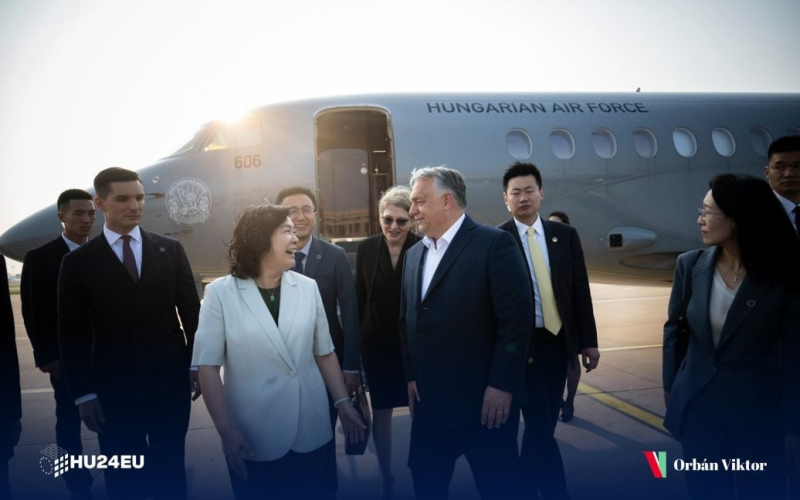 Orban kam zu einem Besuch in Peking an 