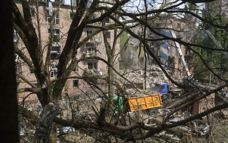 Raketenangriff auf ein Hochhaus in Syrtsa: Zahl der Toten steigt rasant (Foto)