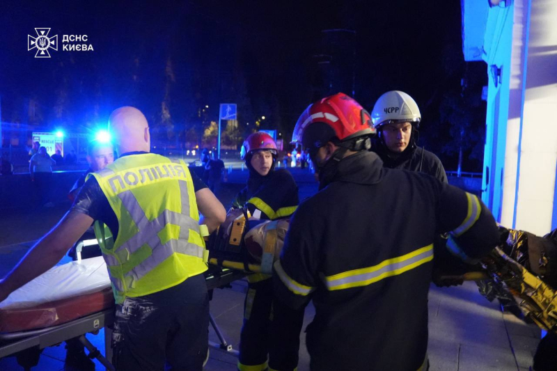 Ein Mann, der von einer U-Bahn angefahren wurde, wurde in Kiew gerettet: Sein Bein wurde amputiert