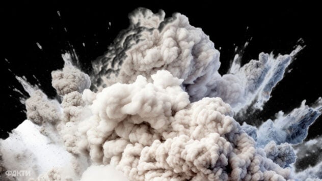 Explosionen in Krivoy Rog: Der Bürgermeister bestätigte und sagte, dass „die Nachrichten schlecht sind““ /></p>
<p>In Krivoi Rog wurden am Montagabend, dem 26. August, Explosionen gemeldet. Der Bürgermeister der Stadt Alexander Vilkul sagte, dass <strong>Rettungsdienste und Ärzte Menschen retten.</strong></p>
<p>Explosionen in Krivoy Rog ereigneten sich, nachdem in der Region eine Luftangriffswarnung angekündigt worden war.</p>
<h2 >Explosionen in Kriwoi Rog am 26. August</h2>
<p>Vor den Explosionen in Kriwoi Rog warnte die Luftwaffe der ukrainischen Streitkräfte vor dem Einsatz ballistischer Waffen aus der vorübergehend besetzten Krim.</p>
<p>Jetzt beobachten </p>
<p >In einer Reihe von Regionen wurde außerdem Luftalarm ausgerufen, da ein Angriff durch UAVs der Besatzerkräfte droht.</p>
<p><strong>Aktualisiert um 23:55</strong>Der Bürgermeister von Krivoy Rog <strong>Alexander Vilkul</strong> bestätigte die Explosion, stellte jedoch fest, dass „die Nachrichten schlecht sind“. Er versprach, weitere Einzelheiten bekannt zu geben, sobald der Luftangriff geklärt ist.</p>
<blockquote>
<p> – Die Nachrichten sind schlecht, Einzelheiten erst nach der Aufklärung. Alles ist bereits vorhanden. Rettungs- und Sanitätsdienste retten Menschen, — geschrieben von Vilkul.</p>
</blockquote>
<h2>Wo in der Ukraine Luftalarm ausgerufen wurde</h2>
<p>Seit 21:37 Uhr wurde in den meisten Regionen der Ukraine Luftalarm ausgerufen. </p>
<p><img decoding=