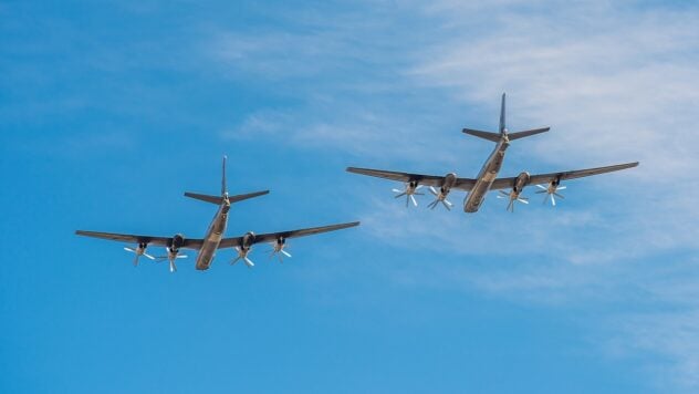 Die Russische Föderation hob Tu-95MS-Bomber vom Flugplatz Olenya in den Himmel – Luftwaffe der ukrainischen Streitkräfte“ /> </p>
<p>In der Region Murmansk hoben die Russen sechs Tu-95MS-Bomber in den Himmel.</p>
<p>Dies meldete die Luftwaffe der ukrainischen Streitkräfte. </p>
<h2>Tu-95MS-Aktivität in Russland</h2 >
<p>Russische Flugzeuge sind vom Flugplatz Olenya in der Region Murmansk gestartet und bewegen sich in südöstliche Richtung.</p>
<p>Wir sind derzeit beobachten </p>
<p>Unser Militär wird im Falle einer Raketenbedrohung und des Abschusses feindlicher Marschflugkörper zusätzliche Informationen bereitstellen. Darüber hinaus mahnt die Luftwaffe, Luftangriffssirenen nicht zu ignorieren.</p>
<h2>Flugplatz Olenya auf der Karte</h2>
<p><p><img decoding=