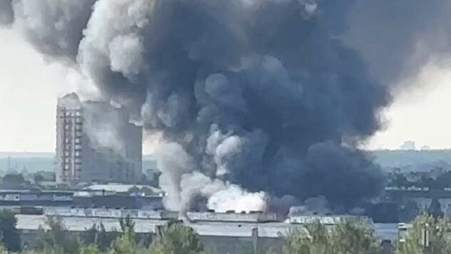 Großbrand in einer Fabrik in der Region Moskau: Beim Löschen war die Luftfahrt beteiligt