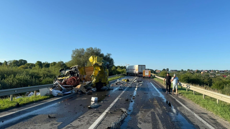 Auf der Autobahn Kiew - Chop in der Nähe von Lemberg ist der Verkehr wieder aufgenommen