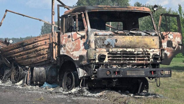 Die Zerstörung von Brücken im Bezirk Glushkovsky in der Region Kursk wird dazu führen, dass die Russen von der Stadt abgeschnitten werden Russische Föderation – Tom Cooper“ />< /p> </p>
<p>Die größte Konzentration russischer Truppen befindet sich im Bezirk Bolshesoldatsky in der Region Kursk, wo etwa 5.000 Militärangehörige entlang der Demarkationslinie der russischen Streitkräfte stationiert werden konnten Streitkräfte.</p>
<p>Gleichzeitig könnten die Russen vom russischen Territorium abgeschnitten werden, wenn im Bezirk Gluschkowsky in der Region Kursk alle Brücken über den Seim-Fluss gesprengt werden.</p>
<p >Der österreichische Militäranalytiker Tom Cooper, der sich auf die Geschichte der militärischen Luftfahrt spezialisiert hat, schreibt darüber in seinem Blog.</p>
<p>Aktuell ansehen </p>
<h2>Die Situation in der Region Kursk — Tom Coopers Einschätzung</h2>
<p>Nach Angaben des Forschers wurde den Russen im Sektor Gluschkowo erst jetzt klar, dass sie das Dorf Snagost verloren hatten.</p>
<p>— Und das ist schon 4-5 Tage her… Ich frage mich, wie lange es dauern wird, bis ihnen klar wird, was sie verloren haben und plötzlich … Tatsächlich ist der 103. TD (und seine Verstärkungen) inzwischen … na ja… „viel westlich von Snagost“ (und plötzlich). Die Brücke bei Glushkovo (auf der anderen Seite des Seim-Flusses) wurde erneut von JDAM getroffen (zum dritten oder vierten Mal, glaube ich), und Gerüchten zufolge wurde sie durch diesen Angriff unbrauchbar gemacht, — schreibt er.</p>
<p>Nach seinen Informationen gibt es zwei weitere Brücken am Seim-Fluss, die sich westlich der Brücke in der Nähe der angegebenen Siedlungen befinden — einer in Zvanom und einer in Karyzha.</p>
<blockquote>
<p>— Auch die Brücke in Zvanom wurde heute Morgen beschädigt. <strong>Wenn alle drei behindert sind, verbleiben die Russen im Bezirk Glushkovsky</strong>(die Überreste des 17. und 18. FSB-Grenzbataillons, etwa 700 Militärangehörige sowie Tausende von Zivilisten, die gewaltsam evakuiert werden) werden vom Rest Russlands abgeschnitten. Die Situation dort ist so kritisch, dass die Behörden (sprich: FSB) angekündigt haben, dass Menschen, die nicht evakuiert werden, von der Versorgung abgeschnitten werden, — schreibt der Forscher.</p>
</blockquote>
<p><img decoding=