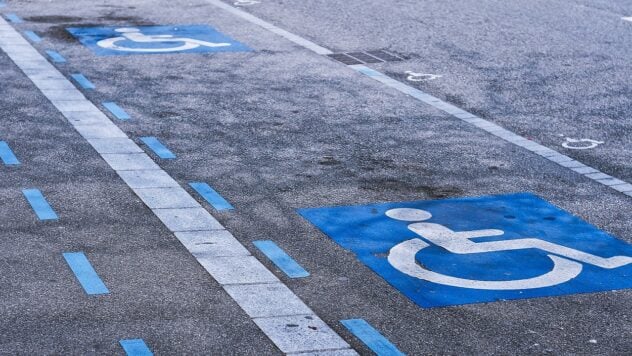 ”Fuck off the front end”: In Kiew kam es auf einem Parkplatz zu einem Konflikt zwischen einem Veteranen und einer Polizistin 