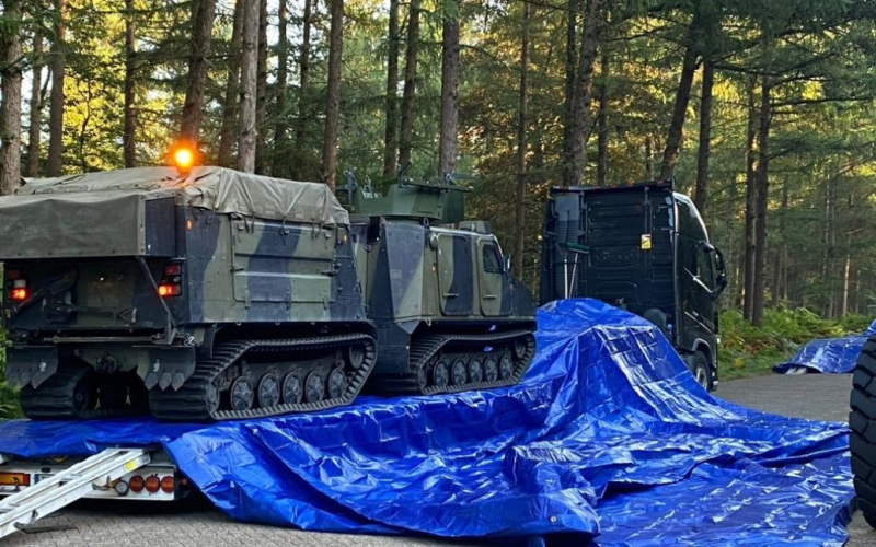 Ein Gepanzerte „Wikinger“ aus den Niederlanden werden kommen, um ukrainischen Soldaten zu helfen. Die Niederlande verfügen über 28 gepanzerte Ketten-Amphibientransporter der Marke Viking.</p>
<p>Der Verteidigungsminister dieses Landes, Ruben Brekelmans, gab dies in seiner Botschaft am X. bekannt Netzwerk und veröffentlichte ein Foto dieser gepanzerten Fahrzeuge.</p>
<p>„Die Ukraine braucht dringend unsere Hilfe im Kampf gegen den russischen Aggressor“, bemerkte er.</p>
<p>Breckelmans betonte, dass das niederländische Marinekorps gelehrt habe Das ukrainische Militär weiß, wie die übertragenen Fahrzeuge eingesetzt werden sollen.</p>
<p>„Unsere Unterstützung für die Ukraine hält Russland weiterhin auf Distanz“, schloss er.</p>
<p>Erinnern Sie sich daran, dass die Niederlande zuvor erklärt haben, dass sie dies tun Der Einsatz der ihr von der Ukraine übergebenen F-16-Kampfflugzeuge, auch im russischen Luftraum, wird nicht eingeschränkt.</p>
<h4>Ähnliche Themen:</h4>
<p>Weitere Nachrichten</p>
<!-- relpost-thumb-wrapper --><div class=