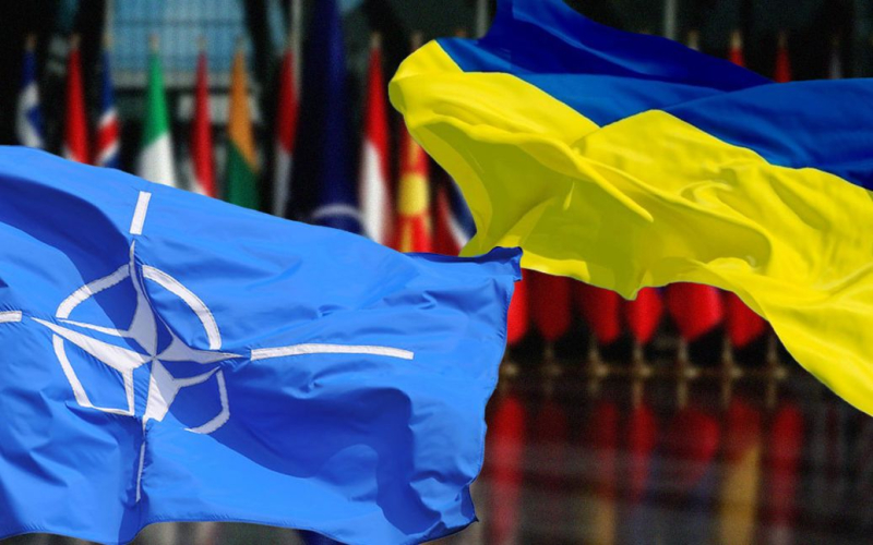 Verbündete wird die Verteidigung der Ukraine stärken: Ergebnisse der Sitzung des Ukraine-NATO-Rates“ /></p>
<p><strong>Auf der Sitzung des Ukraine-NATO-Rates bekräftigten die Alliierten ihr Engagement für die Stärkung der Verteidigungsfähigkeit der Ukraine.</strong></p>
<p>Der NATO-Rat der Ukraine trat am Mittwoch, dem 28. August, nach den jüngsten massiven russischen Luftangriffen auf ukrainische Siedlungen und Infrastruktur zusammen. Die Alliierten verurteilten die Angriffe Russlands auf ukrainische Zivilisten aufs Schärfste und bekräftigten ihre Absicht, die Verteidigung der Ukraine weiter zu stärken.</p>
<p>Dies hieß es in der Pressemitteilung des Bündnisses.</p>
<p>Das Treffen am Mittwoch fand statt auf Botschafterebene und wurde auf Wunsch der Ukraine einberufen. Der ukrainische Verteidigungsminister Rustem Umerov informierte die Verbündeten per Videolink über die aktuelle Sicherheitslage und die vorrangigen Bedürfnisse der ukrainischen Verteidigungskräfte.</p>
<p>„Die Ukraine fängt weiterhin jeden Tag russische Raketen ab und rettet unzählige Leben. Aber die Fähigkeit der Ukraine dazu.“ Die Aufrechterhaltung ihrer Verteidigung erfordert mehr Nachschub und mehr Unterstützung. Nach dem jüngsten russischen Angriff haben die Alliierten bestätigt, dass sie die Ukraine weiterhin mit den Waffen und Munition versorgen werden, die sie zur Verteidigung gegen einen Russen benötigt Dies ist für die Fähigkeit der Ukraine, den Kampf fortzusetzen, von entscheidender Bedeutung.“ Juli-Gipfel:</p>
<p>In der Pressemitteilung heißt es, dass die Koordinierung der Unterstützung das neue NATO-Kommando übernehmen wird, das im September seine Arbeit aufnehmen wird.</p>
<p>Wir erinnern daran, dass der Grund für das außerordentliche Treffen des Ukraine-NATO-Rates waren die massiven russischen Angriffe vom 26. bis 27. August auf die Zivilbevölkerung und Infrastruktur der Ukraine.</p>
<p> < h4>Verwandte Themen:</h4>
<p>Weitere Nachrichten</p>
<!-- relpost-thumb-wrapper --><div class=