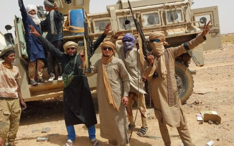 Ukraine lehrt Tuareg in Mali, Drohnen zu bedienen – Le Monde Rebellen in <strong>Mali</strong>, einige bringen ihnen bei, wie man Drohnen steuert.</p>
<p>Die Zeitschrift <strong>Le Monde</strong> schreibt darüber unter Berufung auf eigene Quellen.</p >
<p>Einer der Rebellenkommandanten sagte Reportern, dass ein „Austausch“ mit ukrainischen Geheimdiensten stattfindet, um zu sehen, wie in Mode die Zusammenarbeit sei.</p>
<p>Die Veröffentlichung schreibt, dass die Rebellen strategische Informationen aus der Ukraine erhalten, und zwar auch aus der Ukraine Lernen Sie den Umgang mit Drohnen.</p>
<p >„Wir haben Verbindungen zu den Ukrainern, aber genau wie zu allen anderen – den Franzosen, den Amerikanern und anderen“, sagte CSP-DPA-Sprecher Mohamed Elmauloud Ramadan.</p>
<p>Erinnern Sie sich daran, dass zuvor berichtet wurde, dass<strong> malische Rebellen Dutzende von “Wagneriten” getötet haben, ein berühmter Propagandist wurde getötet</strong>.</p>
<p>Darüber hinaus haben wir zuvor darüber informiert Es wurde genau bekannt, wie viele „Wagneriten“ von den Rebellen in Mali vernichtet wurden.</p>
<h4>Verwandte Themen:</h4>
<p>Weitere Nachrichten</p>
<!-- relpost-thumb-wrapper --><div class=