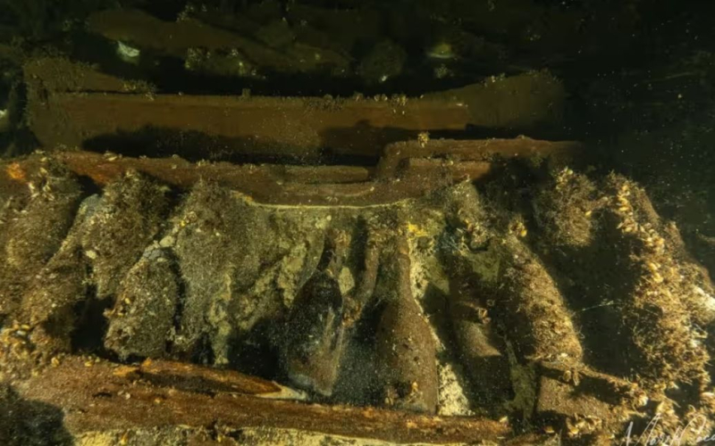 Ein versunkenes Schiff voller Champagnerkisten wurde in der Ostsee gefunden - Foto