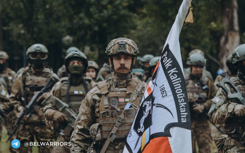 Belarus plant Kalinovskys Regiment als Terrororganisation anerkennen“ /></p>
<p><strong>Die Generalstaatsanwaltschaft wirft der Bildung die Rekrutierung belarussischer Staatsbürger und ethnischer Weißrussen vor.</strong></p>
<p>Der Generalstaatsanwalt Der belarussische Präsident Andrei Shved übermittelte dem Gericht eine Erklärung zur Anerkennung der belarussischen Freiwilligenformation der Streitkräfte der Ukraine „Kastus Kalinowskij-Regiment“ als terroristische Organisation.</p>
<p>Dies wird auf der Website von besprochen die Generalstaatsanwaltschaft der Republik Belarus.</p>
<p>Sie gaben an, dass diese Formation im Frühjahr 2022 in Kiew gegründet wurde, angeblich „ehemalige Mitglieder belarussischer radikaler nationalistischer Gruppen, Fußball-Ultras, ehemaliges Militärpersonal usw.“ sowie Personen, die sich aktiv an den Massenunruhen 2020-2021 auf dem Territorium der Republik Belarus beteiligt haben.“</p>
<p>Die Generalstaatsanwaltschaft wirft der Bildung bei der Rekrutierung belarussischer Staatsbürger und lebender ethnischer Weißrussen vor im Ausland und die eine negative Einstellung gegenüber der Führung der selbsternannten Regierung und des terroristischen Landes der Russischen Föderation haben, an Feindseligkeiten auf dem Territorium der Ukraine gegen die Streitkräfte der Russischen Föderation teilzunehmen und scheinbar Kräfte und Mittel auszubilden die Machtergreifung in der Republik Belarus mit Waffengewalt.</p>
<p>Darüber hinaus heißt es auf der Website der Generalstaatsanwaltschaft, dass „das Regiment eine beaufsichtigte Organisation ist und insbesondere von den Behörden einiger ausländischer Staaten finanziert wird.“ ihre Spezial- und Geheimdienste und unterhält Kontakte zu ausländischen Organisationen extremistischer Natur.“</p >
<p>Erinnern Sie sich daran, dass der Vertreter des Verbandes belarussischer Freiwilliger Andrei Kuschnerow erzählte, wie viele Weißrussen auf der Seite der Ukraine kämpfen.< /p> </p>
<h4>Ähnliche Themen:</h4>
<p>Weitere Neuigkeiten</p>
<!-- relpost-thumb-wrapper --><div class=