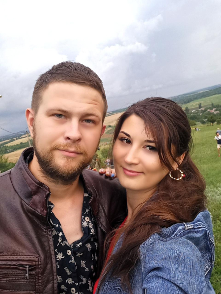 Sie wussten nicht – sie würden freigelassen oder erschossen: die Geschichte einer Grenzschutzfamilie die dem Krieg in Mariupol gegenüberstanden“ /></p>
<p><img decoding=