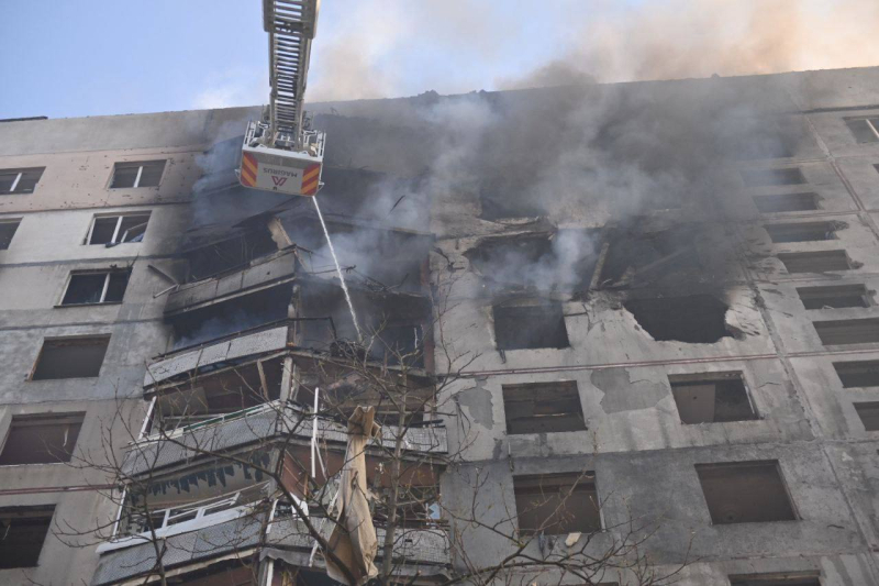 Explosionen in Charkow: Russische Taxis rammten Hochhaus, es gibt einen Toten