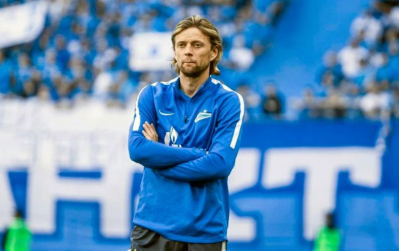 Der Verräter der Ukraine Tymoshchuk zog vor dem Spiel für Zenit ein „Hero City Leningrad“-T-Shirt an