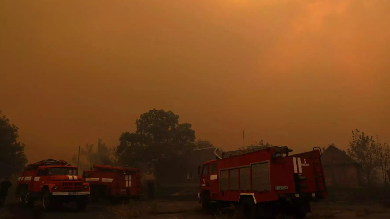 Waldbrand in der Region Poltawa hat 700 Hektar bedeckt, Menschen werden evakuiert