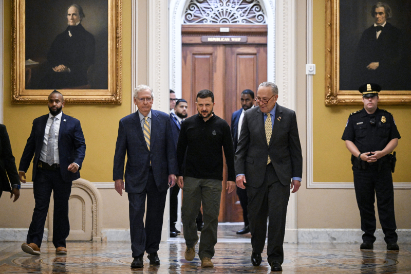 Beim Treffen mit Selenskyj: Die Senatoren McConnell und Schumer trugen blau-gelbe Krawatten