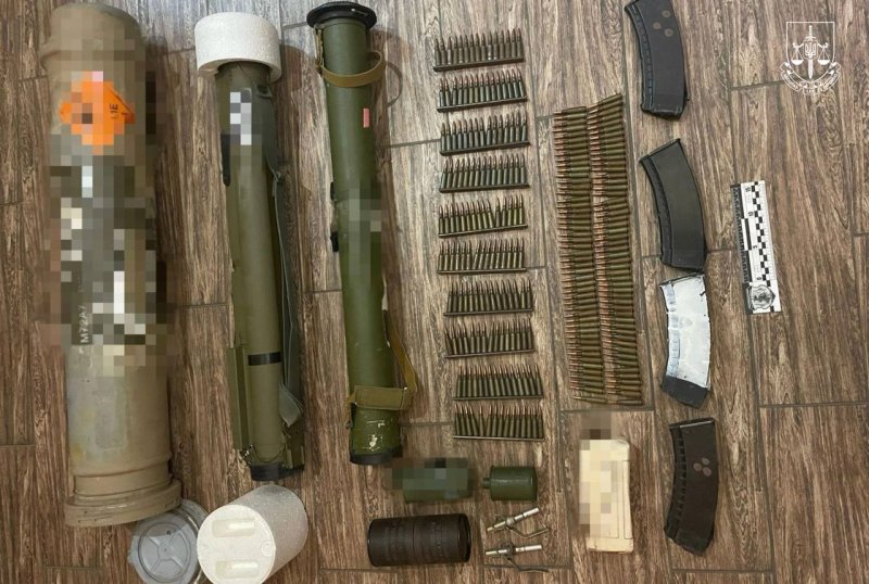 Mehr als 200 Suchanfragen: In der Ukraine wurde eine Sonderoperation durchgeführt den Verkauf von Waffen und Drogen aufzudecken“ /></p 

<p><img decoding=