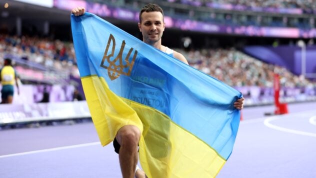 Der Ukrainer Tsvetov gewann Gold im Rennen, vor zwei „neutralen“ Russen“ /></p>
<p>Der ukrainische Läufer <strong>Igor Tsvetov</strong> wurde Meister der Paralympischen Spiele 2024 in Paris. Der Athlet gewann eine Goldmedaille im 100-Meter-Lauf in der Klasse T35.</p>
<p>Im Finale des Rennens brach Tsvetov seinen persönlichen Rekord, indem er die Distanz in 11,43 Sekunden zurücklegte. Das ist nur 0,04 Sekunden langsamer als der Weltrekord in dieser Kategorie.</p>
<h2>Tsvetov — Sieger der Paralympischen Spiele 2024</h2>
<p>Der ukrainische Läufer Igor Tsvetov qualifizierte sich automatisch für das letzte 100-Meter-Rennen in der T35-Klasse.</p>
<p>Jetzt zuschauen </p>
<p>Beachten Sie, dass er im Finale vor zwei lag “neutral&# 8221; Vertreter mit russischen Pässen Artem Kalashyan und Dmitry Safronov.</p>
<p>Ein weiterer Ukrainer, <strong>Ivan Tetyukhin</strong>, für den die Paralympics in Paris sein Debüt sind, zeigte die sechste Zeit (12,07 Sekunden).< /p > </p>
<blockquote>
<p> – Dieses Rennen war nun von grundlegender Bedeutung, denn die Position der Ukraine ist unverändert — nur Sieg, nur vorwärts. Vielen Dank an alle Fans und ich wünsche allen viel Erfolg. Und unser Militär — Geduld und Sieg, — sagte Tsvetov in einem Kommentar gegenüber Suspilna Sport nach dem Ziel.</p>
</blockquote>
<p>Für Igor Tsvetov ist dies das dritte paralympische Gold in seiner Karriere. Außerdem siegte er in Rio 2016 zweimal über 100 und 200 Meter.</p>
<p>Für das ukrainische Team ist es die sechste Goldmedaille bei den Paralympics 2024 in Paris und die zweite Goldmedaille nach dem Sieg von Oksana Zubkovskaya im Weitsprung .</p>
</p></p>
<!-- relpost-thumb-wrapper --><div class=