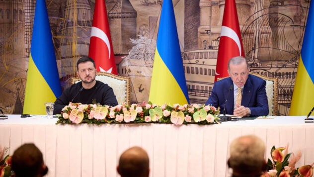 Erdogan sagte, dass die Rückgabe der Krim an die Ukraine eine „Erfordernis des Völkerrechts“ sei. /></p>
<p>Die Krim muss im Einklang mit dem Völkerrecht an die Ukraine zurückgegeben werden.</p>
<p>Diese Erklärung gab der türkische Präsident Recep Tayyip Erdogan in einer Videobotschaft an die Teilnehmer der Krim-Plattform ab Der Text wird von der türkischen Staatsagentur Anadolu zur Verfügung gestellt.</p>
<h2>Erdogans Erklärung zur Krim: Details</h2>
<p>Erdogan stellte fest, dass die Annexion der Krim, gegen die sich die Türkei vom ersten Tag an ausgesprochen hatte, weiter verschärft wurde das Leid der Krimtataren, die vor 80 Jahren deportiert wurden.</p>
<p>Gucke gerade </p>
<blockquote>
<p>— Unsere Unterstützung für die territoriale Integrität, Souveränität und Unabhängigkeit der Ukraine bleibt unerschütterlich. Die Rückgabe der Krim an die Ukraine ist eine Forderung des Völkerrechts, — sagte er.</p>
</blockquote>
<p>Erdogan wies darauf hin, dass die Gewährleistung der Sicherheit und des Wohlergehens der Krimtataren eine der Prioritäten der türkischen Außenpolitik sei.</p>
<p>Der türkische Präsident betonte auch, dass die Krimtataren haben das Recht auf ein freies, sicheres und friedliches Leben in ihrem Heimatland.</p>
<p>— Erfreulich ist, dass im Juni der stellvertretende Vorsitzende der Nationalversammlung der Krimtataren, Nariman Dzhelal, nach fast drei Jahren Gefangenschaft freigelassen wurde. Wir hoffen auf die baldige Freilassung aller Krimtataren, einschließlich der Brüder Asan und Aziz Akhtemov, — fügte Erdogan hinzu.</p>
<p>Er äußerte die Hoffnung, dass der Krieg in der Ukraine mit einem gerechten und dauerhaften Frieden enden wird, der auf der territorialen Integrität, Souveränität und Unabhängigkeit der Ukraine basiert.</p>
<p>Wir möchten daran erinnern Sie wissen, dass am Mittwoch, dem 11. September, das Gipfeltreffen der Krim-Plattform stattfindet.</p>
<p>Der litauische Präsident Gitanas Nausėda, die lettische Premierministerin Evika Silina und der Vorsitzende des Senats der Tschechischen Republik, Milos Vistrcil, kamen zur Teilnahme in die Ukraine in dem Fall.</p>
</p></p>
<!-- relpost-thumb-wrapper --><div class=