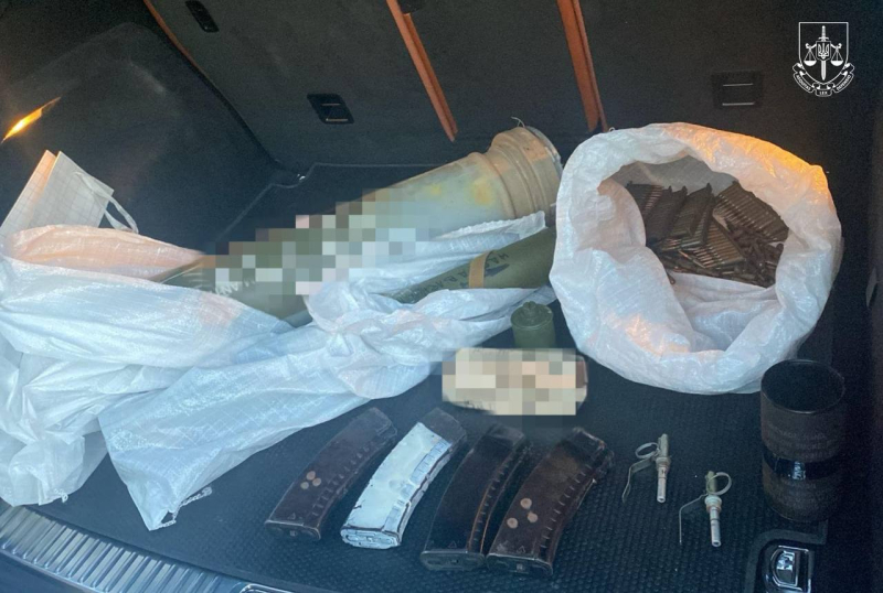 Mehr als 200 Suchanfragen: In der Ukraine wurde eine Sonderoperation durchgeführt um den Verkauf von Waffen und Drogen aufzudecken“ /></p >
<p><img decoding=