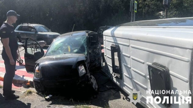 Eine Fahrerin starb bei einem Unfall auf der Stolichnoye-Autobahn in Kiew, neun wurden im Krankenhaus verletzt 