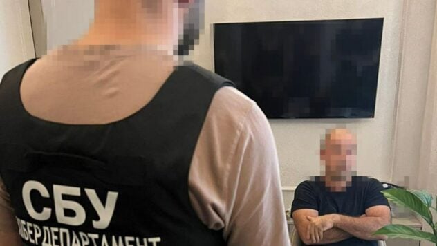 Sie halfen der Russischen Föderation bei der Restaurierung einer Ölraffinerie: Das Management des Designinstituts wurde entlarvt Kiew“ /></p>
<p> < p>Strafverfolgungsbeamte enthüllten die Leitung eines führenden Instituts für Erdölforschung und -design in Kiew, das Russland nach Drohnenangriffen bei der Wiederherstellung von Ölraffinerien geholfen hat.</p>
<p>Der Sicherheitsdienst der Ukraine berichtet dies.</p>
<h2>Management des Ukrainischen Designinstituts arbeitete für die Russische Föderation</h2>
<p>Den SBU-Mitarbeitern gelang es, den Vorstandsvorsitzenden, zwei Leiter von Fachabteilungen sowie den Chefingenieur festzunehmen und einer der Ingenieure der Kapitalinstitution.</p>
<p>Jetzt zuschauen </p>
<p>Wie die Untersuchung ergab, halfen die Angreifer dem Aggressorland, seine Ölraffinerien nach erheblichen Schäden durch Drohnenangriffe wiederherzustellen.</p>
<p>Die Angeklagten erstellten daraufhin Planungsunterlagen für den Wiederaufbau von drei wichtigen russischen Raffinerien.</p>
<p> <img decoding=