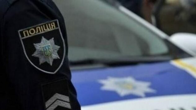 Zwei Polizisten, die in den Fall der Vergewaltigung eines Teenagers in Kotelva verwickelt waren, wurden entlassen, acht davon weitere wurden bestraft“ /> </p>
<p>Die Polizei der Region Poltawa hat eine interne Untersuchung gegen Polizeibeamte abgeschlossen, die in den Fall der Vergewaltigung eines 12-jährigen Jungen mit der Prügelstrafe am Strand von Kotelva verwickelt waren.< /p> </p>
<p>Dies wurde vom Pressedienst der Abteilung gemeldet.</p>
<p>Der Pressedienst der Abteilung hat dies gemeldet.</p>
<p>Der Pressedienst der Abteilung hat dies gemeldet. p> </p>
<h2>Interne Untersuchung im Fall der Vergewaltigung eines Teenagers</h2>
<p>Als Ergebnis der Ermittlungen wurden gegen 10 Polizisten Disziplinarmaßnahmen verhängt. Zwei von ihnen, insbesondere der Leiter der örtlichen Polizeibehörde, wurden entlassen.</p>
<p>Jetzt beobachten </p>
<p>Unter den Entlassenen — Leiter des örtlichen Polizeisektors.</p>
<blockquote>
<p>— „Was in Kotelva passiert ist, ist inakzeptabel und die Mitarbeiter, die Disziplinarvergehen begangen haben, müssen dafür zur Verantwortung gezogen werden“, sagte er. bemerkte der Polizeichef von Poltawa, Evgeniy Rogachev, nach Abschluss der offiziellen Ermittlungen.</p>
</blockquote>
<p>Die offiziellen Ermittlungen dauerten ab dem 30. August und zielten darauf ab, das Vorgehen der Polizei zu überprüfen, die für die Sicherheit in der Gegend sorgen sollte.</p>
<p>Der Fall wurde öffentlich, nachdem in sozialen Netzwerken eine Nachricht aufgetaucht war, in der eine Frau einen Unfall gemeldet hatte Fall sexueller Gewalt gegen ein Kind in der Region Poltawa, der sich im Juni 2024 ereignete.</p>
<p> <iframe width=