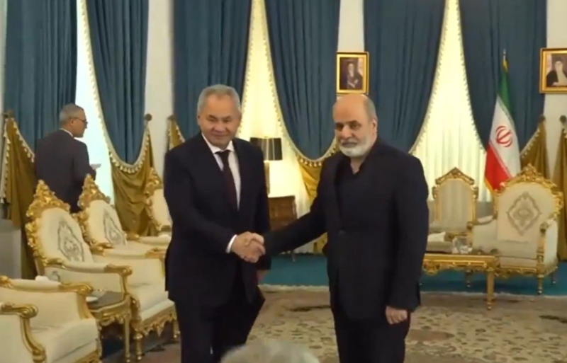 Shoigu kam zu einem unangekündigten Besuch in den Iran, um eine geheime Botschaft von Putin zu überbringen