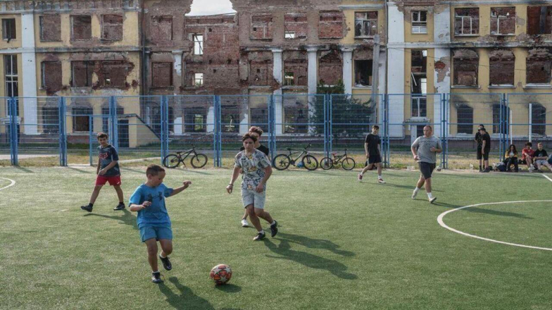 Neues Schuljahr in der Ukraine: Zelensky zeigte rührende Aufnahmen von Schülern aus Schulen“ /></p>
<p id=