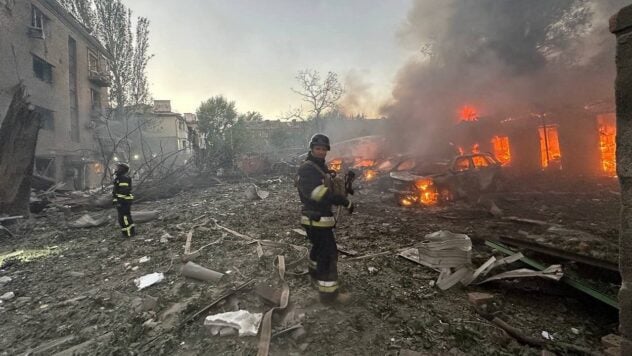 Explosionen in Saporoschje am Morgen: Der Feind startete einen starken Luftangriff, es kam zu Zerstörungen und Verletzten 