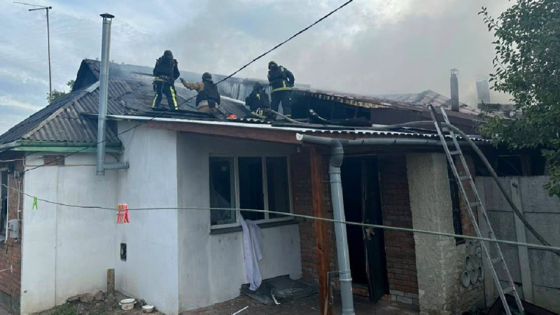 Russland traf Dergachi mit Tornado-S MLRS: Eine Frau starb, 12 davon verwundet“/></p>
<p>Staatsanwaltschaft Charkiw</p>
<p><img decoding=