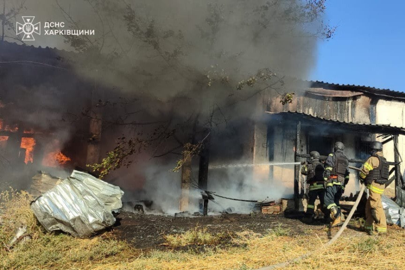 Feuer und Verwundete: Die Russische Föderation beschoss eine Farm in der Region Charkow mit Streumunition