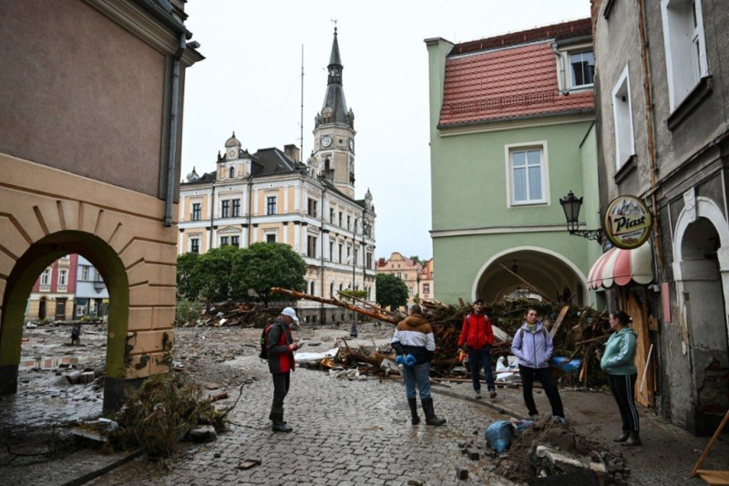 Eine berühmte polnische Stadt stand unter Wasser: Es tauchten schreckliche Aufnahmen der Folgen einer großen Überschwemmung auf (Foto)