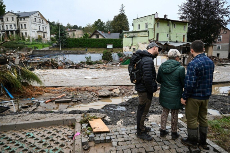 Eine berühmte polnische Stadt stand unter Wasser: Es tauchten schreckliche Aufnahmen der Folgen einer großen Überschwemmung auf (Foto)