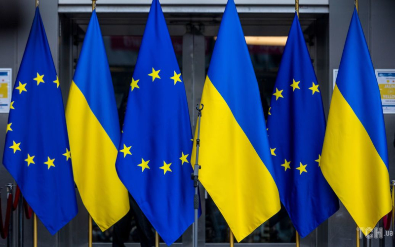 Portugal forderte die EU auf, mit den Vorbereitungen für den Beitritt der Ukraine zu beginnen – Bloomberg für den Beitritt der Ukraine zur Europäischen Union und möchte, dass der Block so schnell wie möglich mit den Vorbereitungen beginnt.</p>
<p><strong>Bloomberg</strong> schreibt darüber.</p >
<p>Der portugiesische Außenminister Paulo Rangel sagte am Rande des Ambrosetti-Forums, dass sein Land sich bereits auf den Beitritt der Ukraine zur Europäischen Union vorbereite.</p>
<p>„Wir sind sehr in die Erweiterung involviert „Wir müssen uns darauf vorbereiten, die Ukraine in die EU aufzunehmen, wenn dies möglich ist.“</p>
<p>Er wies darauf hin, dass dieser Prozess „finanzielle und institutionelle Reformen erfordert, um die wir uns sofort kümmern müssen.“ </p>
<p>Außerdem bemerkte der portugiesische Premierminister, dass „die Invasion der Ukraine in der russischen Region Kursk die Wahrnehmung des Gleichgewichts im Krieg eindeutig verändert hat“ und forderte Verhandlungen über eine friedliche Lösung.</p>
<p> Erinnern Sie sich daran, dass zuvor berichtet wurde, dass<strong>die Ukraine im Rahmen des Ukraine-Fazilitätsprogramms die ersten 4,2 Milliarden Euro von der EU erhalten wird</strong>.</p>
<p>Darüber hinaus haben wir zuvor darüber informiert < strong>Selenskyj erklärte, wie man die Möglichkeit einer wiederholten russischen Aggression in der Zukunft ausschließen kann.</p>
<h4> Verwandte Themen:</h4>
<p>Weitere Nachrichten</p>
<!-- relpost-thumb-wrapper --><div class=