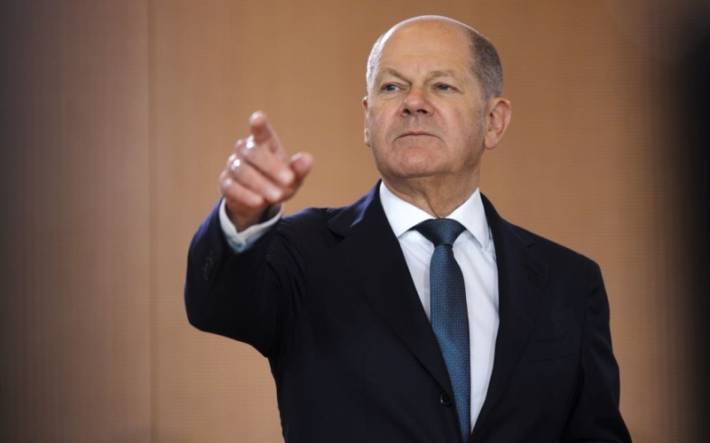 Scholz hat eine wichtige Erklärung zur Erreichung des Friedens in der Ukraine abgegeben. /></p>
<p><strong>Die deutsche Bundeskanzlerin ist der Ansicht, dass russische Vertreter am zweiten Friedensgipfel teilnehmen sollten.</strong></p>
<p>Deutscher Bundeskanzler Olaf Scholz betonte die Notwendigkeit, schnell Frieden in der Ukraine zu erreichen und forderte aktive Gespräche über die Beendigung des militärischen Konflikts.</p>
<p>Dies sagte er in einem Interview mit dem ZDF, das am Sonntag, 8. September, in Auszügen veröffentlicht wurde.< /p> </p>
<p> „Ich glaube, dass jetzt der Moment ist, in dem wir darüber diskutieren müssen, wie wir aus dieser militärischen Situation herauskommen und schneller Frieden erreichen können, als es jetzt möglich erscheint“, betonte die deutsche Bundeskanzlerin.</p>
<p> Olaf Scholz sagte auch, dass ich der Position des ukrainischen Präsidenten Wladimir Selenskyj hinsichtlich der Notwendigkeit der Präsenz der Russischen Föderation beim zweiten Friedensgipfel zustimme.</p>
<p>„Es wird auf jeden Fall eine weitere Friedenskonferenz geben“, versicherte er .</p>
<p>Erinnern Sie sich daran, dass der ukrainische Präsident Wladimir Selenskyj zuvor erklärt hat, dass, wenn russische Vertreter am zweiten Gipfel teilnehmen wollen, ihre Teilnahme genehmigt wird. Laut Selenskyj ist dies wichtig, um die Unterstützung anderer Länder aufrechtzuerhalten, die die Beteiligung Russlands möglicherweise als notwendige Voraussetzung für den Beginn von Friedensverhandlungen betrachten.</p>
<h4>Verwandte Themen:</h4>
<p>Weitere Nachrichten</p>
<!-- relpost-thumb-wrapper --><div class=